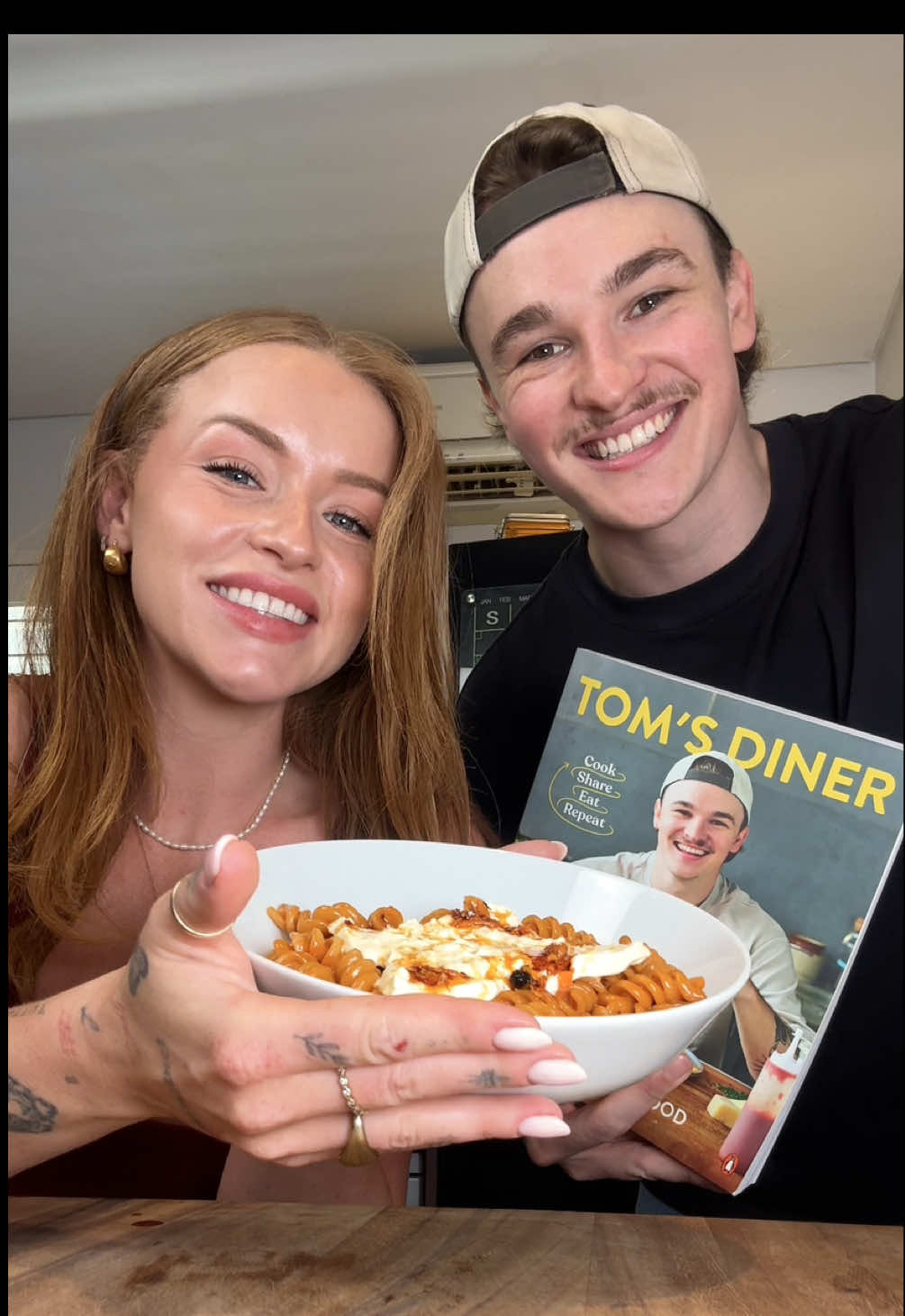 You had me at 7 ingredients 😱  Perks of having chef friends when your kitchen is MIA!   You should definitely buy his cookbook if you’re looking for quick, easy dinners! This man has it down pat!!!  #7ingredients #EasyRecipes #pasta #burrata 