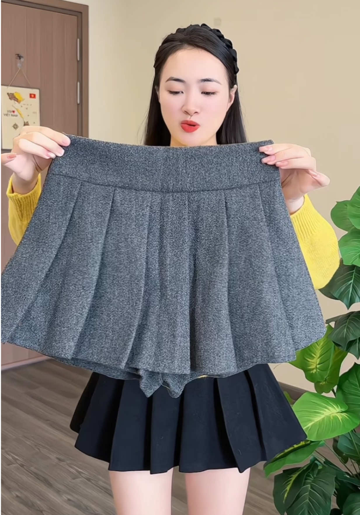 Chân váy dạ xếp ly 