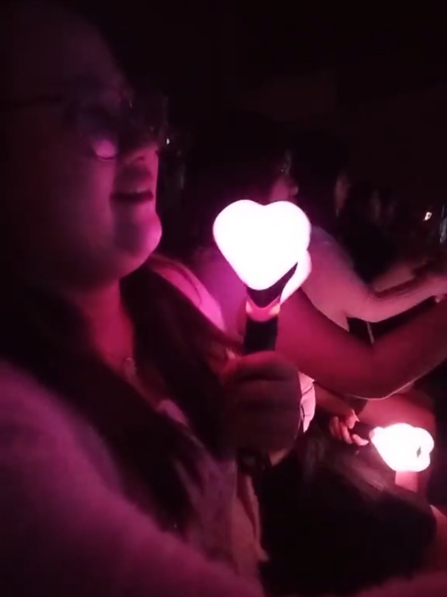 grabe yung pagmamahal ko sayo haaa mareng lisaaa 🥹😭🔥  #alterego #lalisamanoban #lisa #lilies #deadlineinbulacan #deadlineworldtour 