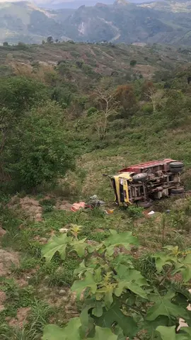 kejadian duarato mobil tebalik DH 8012