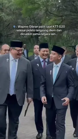 Ini pemimpin negara yang bertemu dan ngobrol bersama Wapres Gibran saat KTT G20 di Afrika Selatan… Rame bangett! Pak Wapres ramah ke semua orang 🤩🤩 #g20withgibran #gibrang20moment #gibranrakabuming #prabowo #kttg20 