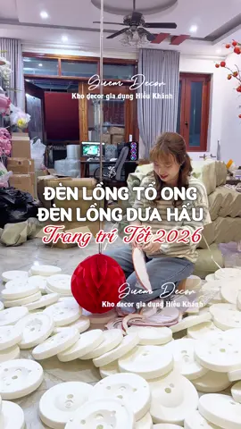 Treo ngẫu nhiên một cây đèn tổ ong lên cho các bác cùng ngắm nha. Tết 2026 chơi trụ đèn này thì sang lắm nè #guemdecor #khodecorgiadunghieukhanh #denlongtet #tet2026 #trangtritet 