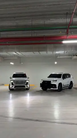 Toyota Land Cruiser 🤍 vs 🖤  #carslover #landcruiser #cruser #toyota #viral 