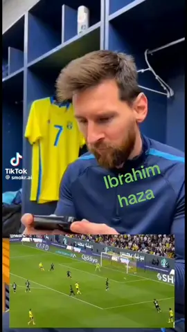 اي مخلل من القنوات الي مالها اي لزمه كأنها ليست بالواقع الحدث جديد وبعضهم يهايط ع لاعب كرتوني بينما العالم كله اجمع ع جمال أهداف كريستيانو حتي ميسي. 