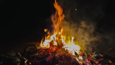 মায়া এমন এক আগুন,যেটা দেখায় আলো,কিন্তু পোড়ায় নিঃশব্দে......😅❤️‍🩹🌿#আগুন🔥🔥🔥🔥🖤video🤗foryou😍🔥my #anfeezemyaccont #viral_video_tiktok #foryoupageofficiall #trending 