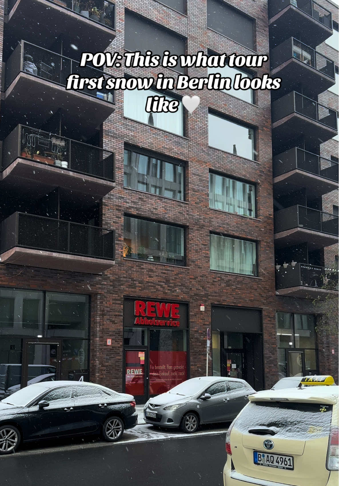 Berlin looks like this now 🥺🤍✨ . . . #berlin #snowfall #winter #fyp #explore 