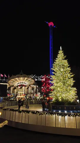 Mon mood préféré ✨🎄 Ne manque pas cet endroit si tu visites Copenhague !  #tivoli #tivoligardens #copenhagentips #copenhagenguide #copenhague 