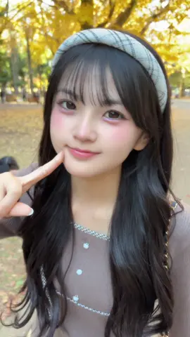 いま主人公席なんだけど、みんなの席はどこ~？？🪑🏫🩷 でももうすぐ席替え💧‬💧‬ #イチョウ並木 