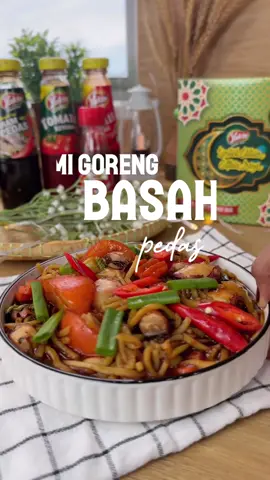 🎉 𝐌𝐈 𝐆𝐎𝐑𝐄𝐍𝐆 𝐁𝐀𝐒𝐀𝐇 𝐏𝐄𝐃𝐀𝐒  Bahan - bahan :  🔹 Mi kuning  🔹 Sotong / udang / daging / ayam 🔹 Bwg putih kisar  🔹 Bwg merah kisar  🔹 Cili kering kisar  🔹 Sawi  🔹 Lobak merah  🔹 Bancuhan tepung jagung  🔹 Air secukupnya  🔹 Serbuk lada hitam  🔹 Serbuk lada putih  🔹 Kicap pekat  🔹 Daun bawang  Bahan sos : @yakinsedap.my  🔸 Sos tiram pedas  🔸 Sos cili  🔸 Sos tomato  🔸 Kicap manis  Cara penyediaan boleh lihat pada video🥰 #yakinsedap #migorengbasah #resepisimplei #resepisimple 