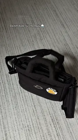 Nhỏ này nhìn cưng gheee #thoitrangnu #tuixach #tuixachdeocheo #TikTokFashion #énđây 