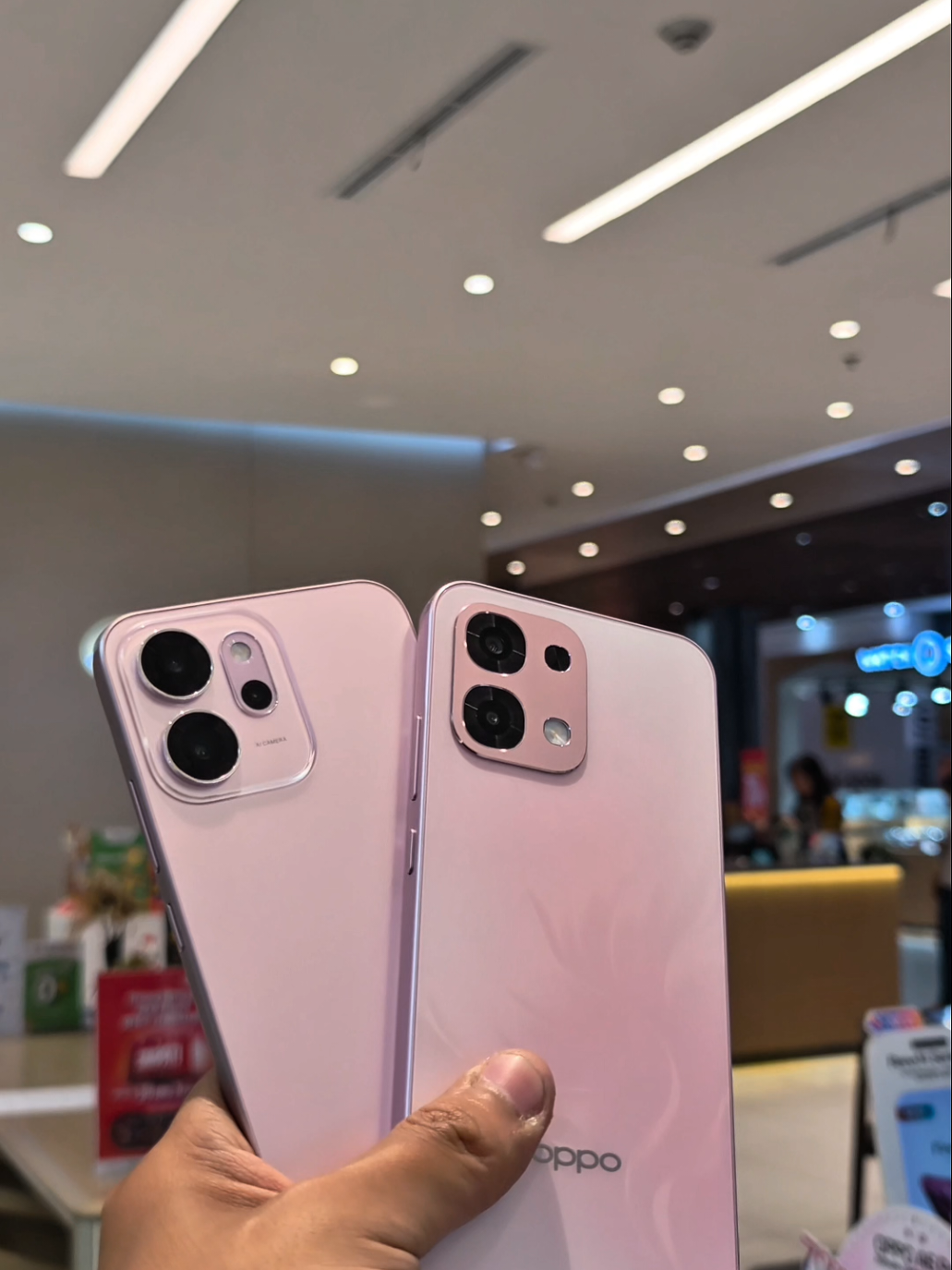 Serupa tapi tak sama 😋 Reno 14f 5G 8/256 GB 5.599k || 12/256 GB 5.999k A6 Pro LTE  8/128 GB 3.699k || 8/256 GB 3.999k A6 Pro 5G  8/256 GB 4.499k  #oppojogja #reno14f #a6pro #pink #jogja24jam 