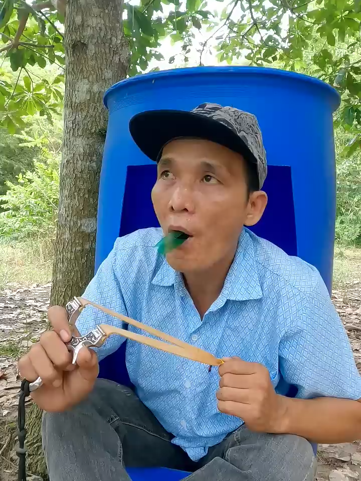 Can You Spot Me in the Bin #entertainment #birdsounds #shorts #camping #survival - Nguyễn Điền Trung