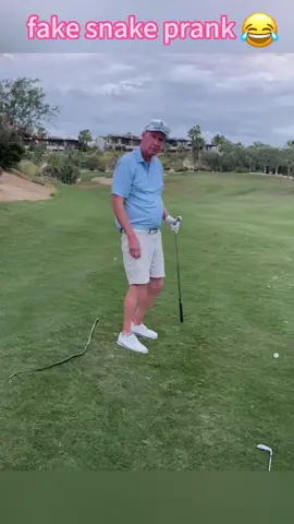 Fake snake prank #tiktok #prank ##funny #fouryou #happy #fyp #people #froyou 