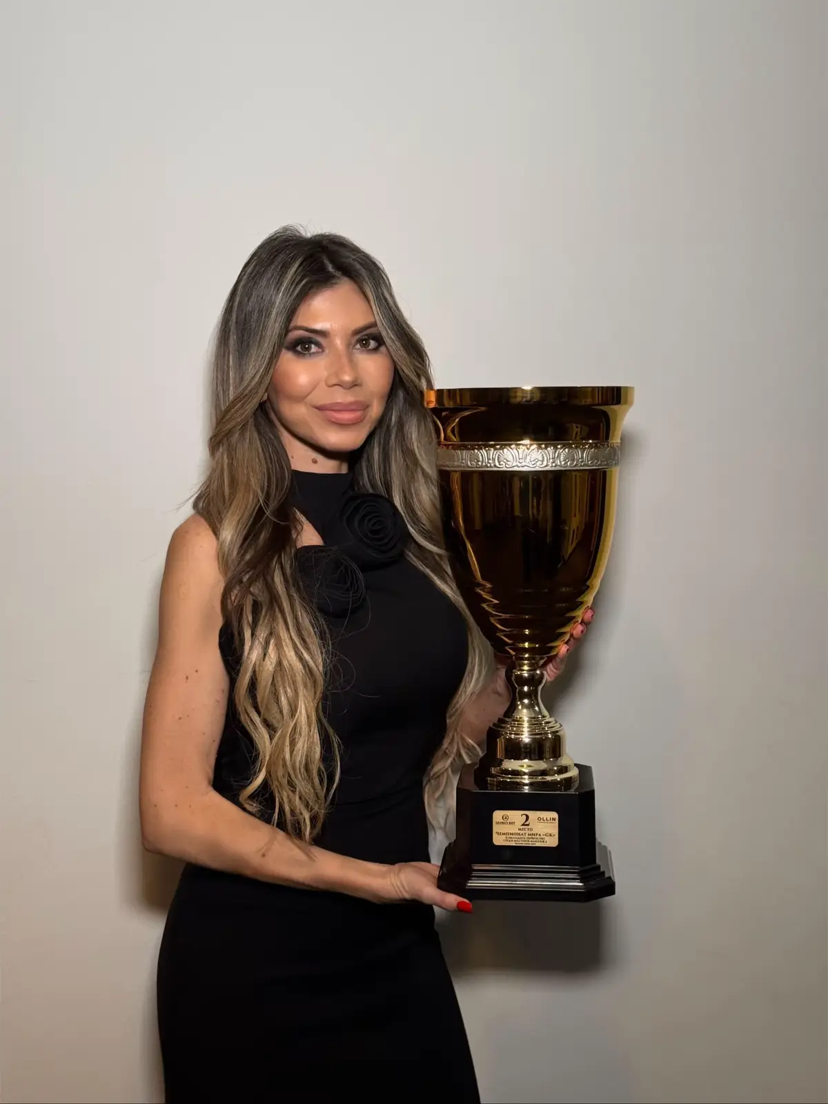 Locul 2 Mondial pentru echipa de make-up formată din 5 fete care au reprezentat România și Moldova, într-o competiție cu 45 de țări care au participat la campionat. A fost o bucurie să fac parte din echipa Victoria Schimbător!#reper #viral 