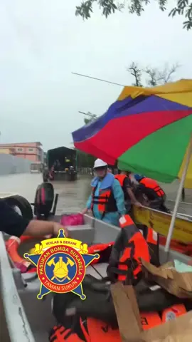 泰国救援!!!!! 由于水量太高我们消防车无法进入合艾,救援队会通过大型卡车运送我们的船和必需物品安排進合艾, 會在Lee Garden停,會把受困者帶出去SADAO #泰国 #泰国合艾水灾#泰国水灾#马来西亚#槟城 