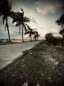 “生活并不总是美好的，“要想看到彩虹，就得接受风雨……！”Cuộc đời không phải lúc nào cũng đẹp, muốn thấy được cầu vồng thì phải chấp nhận cơn mưa!”