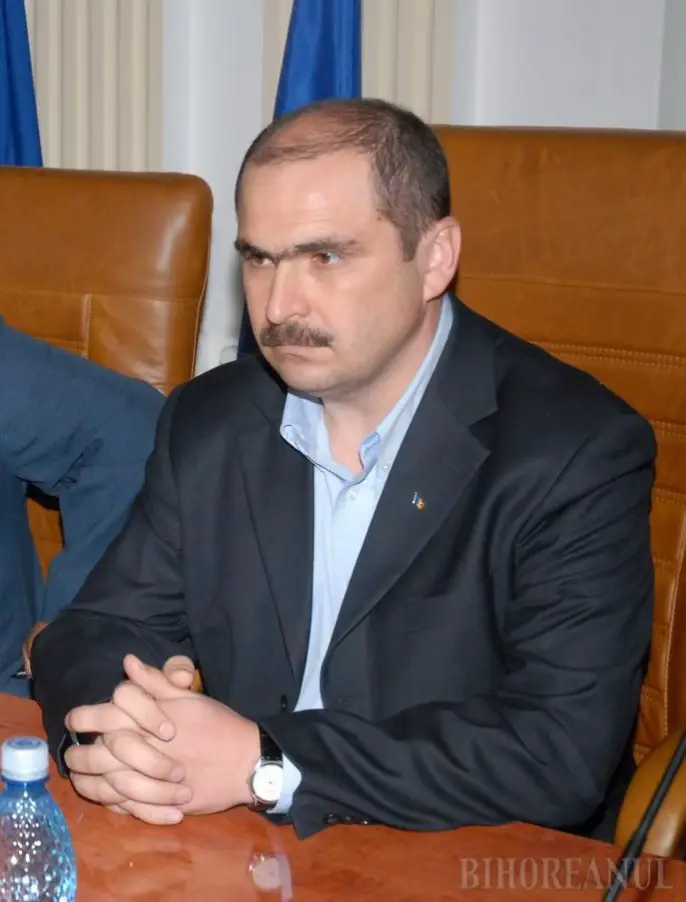 Bolovan’ trădător de țară, jeg penal și hoț… Prim-ministru al României trebuie să pleci DEMISIA!!!