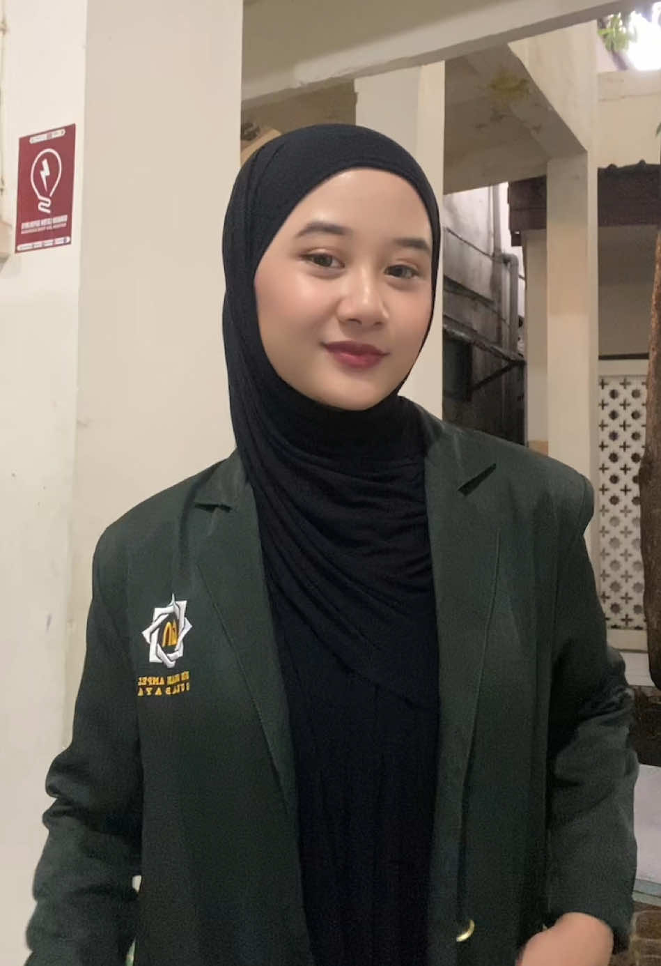 awak dewe tau ndue bayangan..