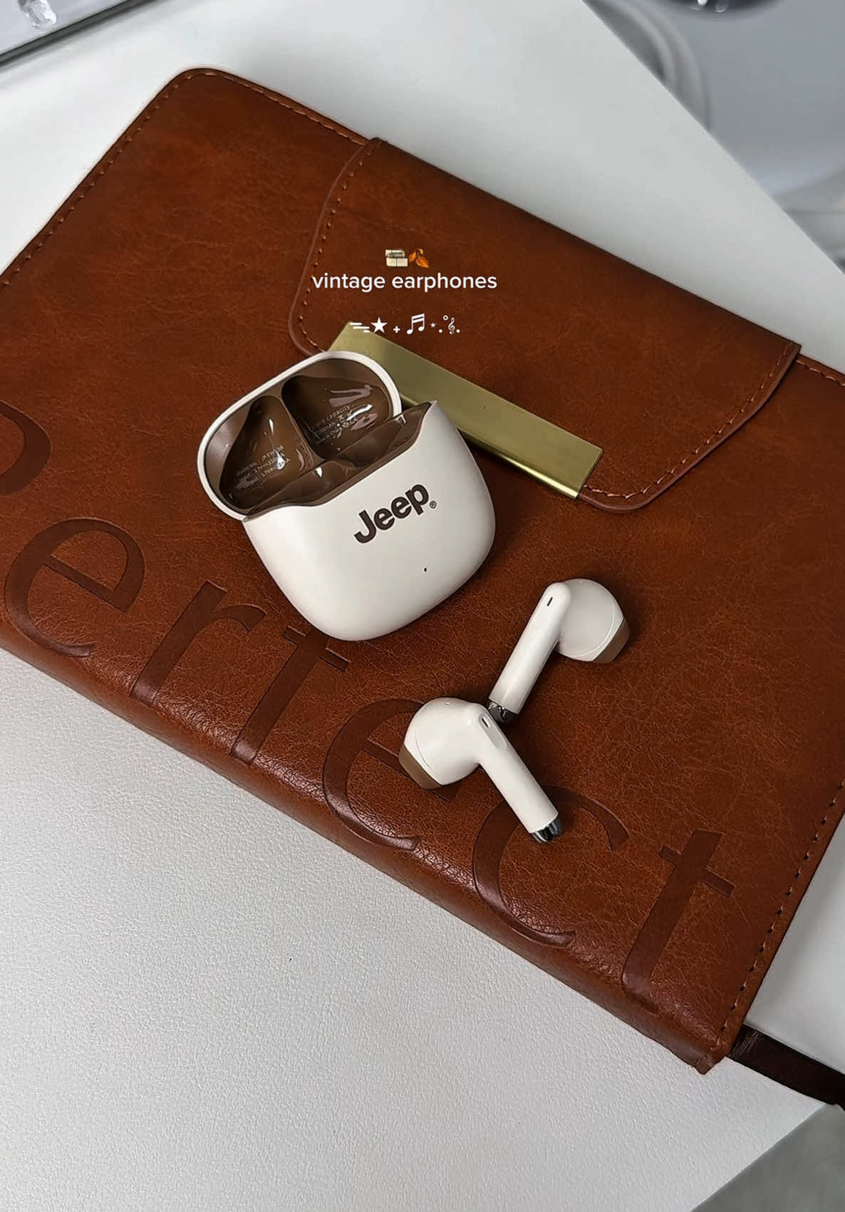 Favorite earphone travels! 🎞️ #jeepearphone #earbudswireless #earphonesrecomended #earbudsrecommendation #bluetoothearbuds 