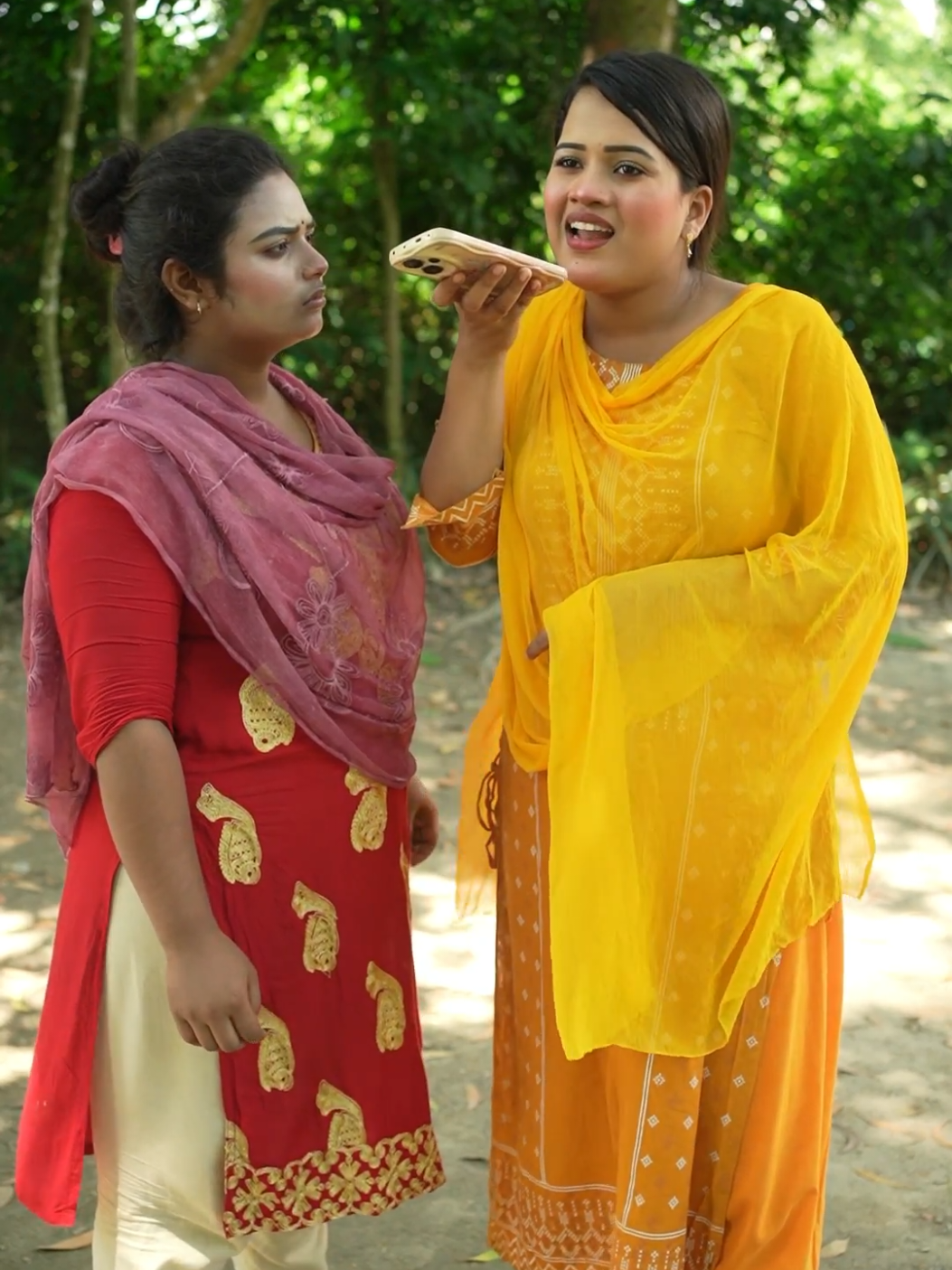 বন্ধু চল ফোনে প্রেম করি 😆 #banglanatok #tiktoktenment  #whattowatch 