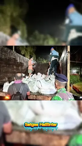 TNI kembali menunjukkan komitmennya yang tak tergoyahkan sebagai benteng pelindung kedaulatan, bukan hanya di darat, laut, dan udara, tetapi juga dalam menjaga kekayaan alam dan masa depan bangsa.  #TNIUntukRakyat  #TNIkuatrakyatbermartabat  #TNIprima  #TNISetiaMengabdi  #TNIHadirUntukNegeri