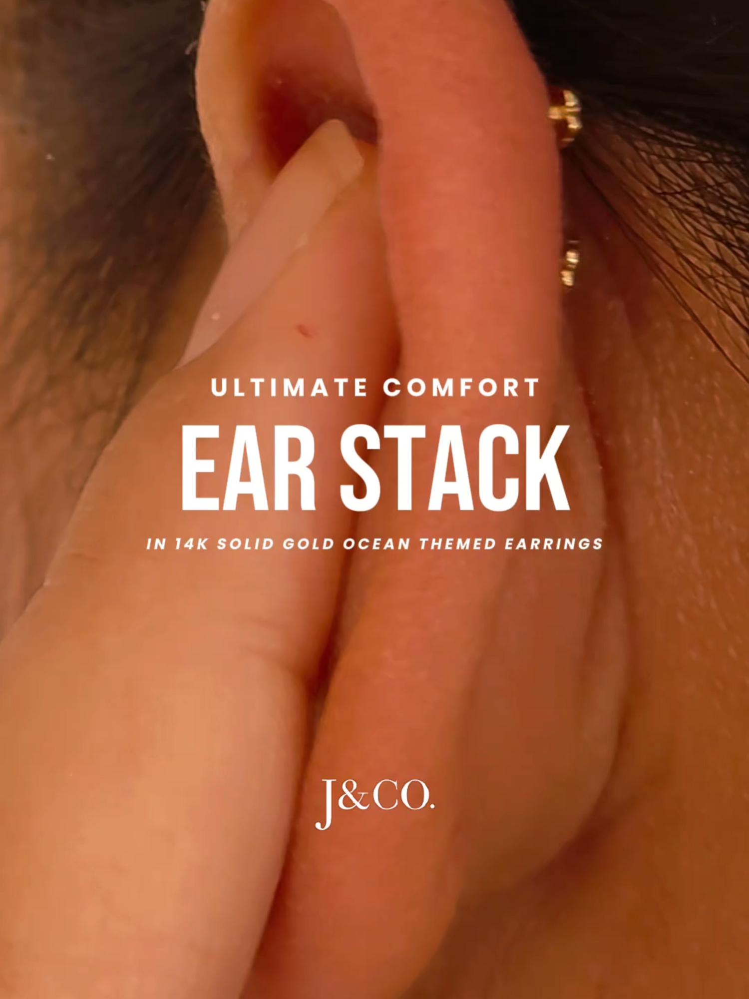 Turtles, pearls, starfish 🐢🐚 — the cutest ocean-themed flatback stack (and yes, they're 14K solid gold!) 🌊✨ #jewellerytok #flatbackearrings #openhuggies #earstyling #14ksolidgold #earstackinspo #oceaninspired #jcojewellery