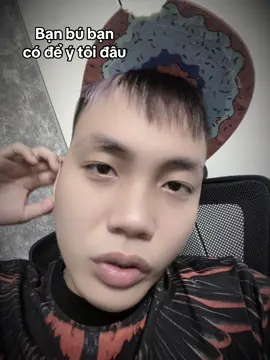 Toàn đi với ai thôi.