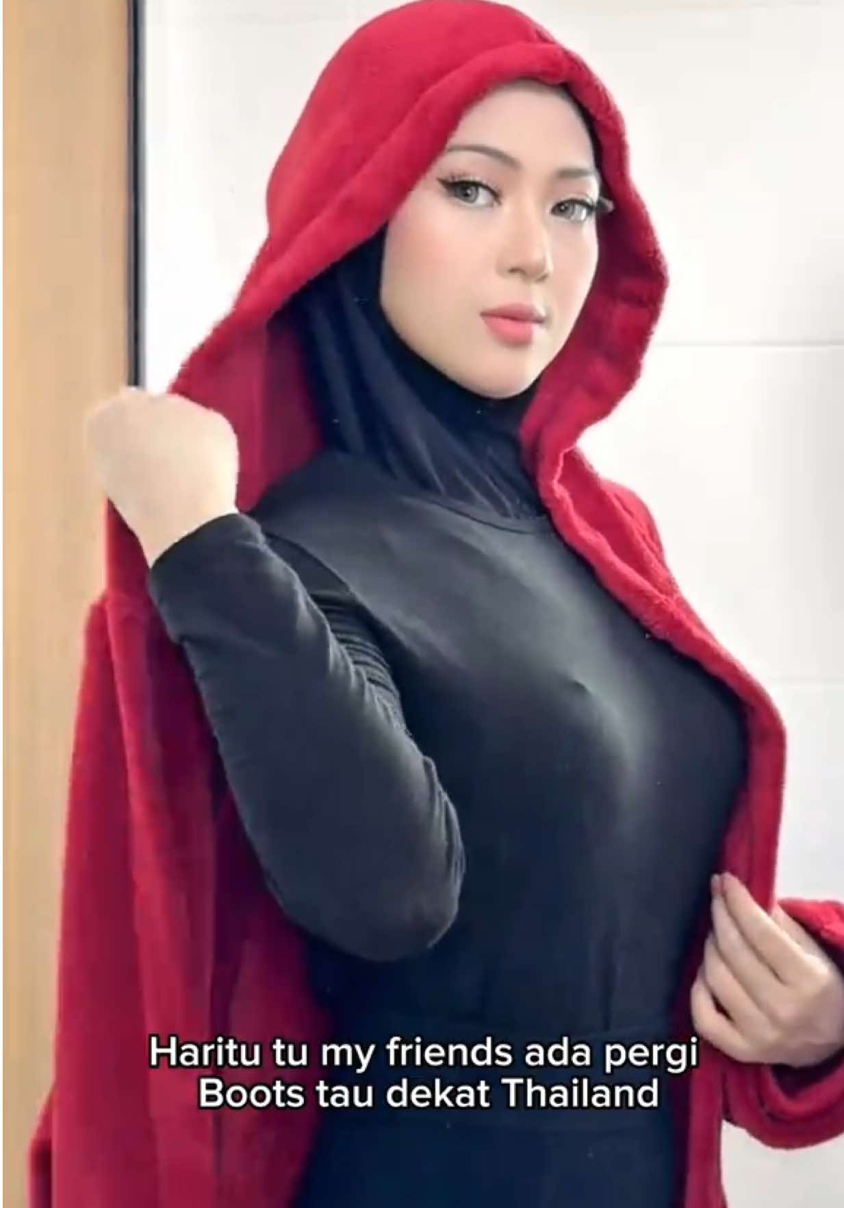 @Boots Thailand dekat Thailand ni best gila korang. Banyak gila barang-barang mandian and skincare dekat situ. And surprisingly murah gila!!! 🤑 So kalau korang datang Thailand, wajib singgah Boots and jangan lupa grab Red Heaven products sebab wangi teruk 💓🛒🛍️ #boots #bootshatyai #bootsshowergel #fyp #thailand 