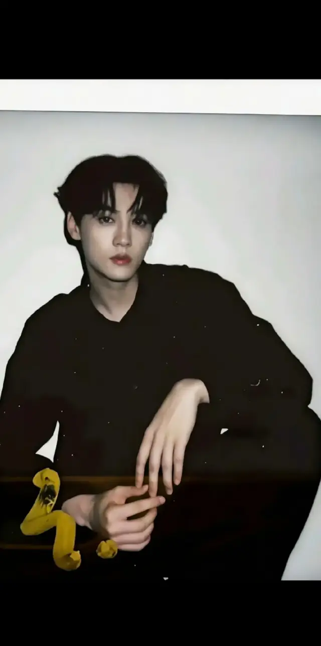 รูปโพลารอยด์ใหม่พร้อมลายเซ็นนี้ของพี่ชายผมเท่มากครับ 24/11/25  💛 #เถียนสวี่หนิง  #tianxuning  #田栩宁  #ฟีดดดシ #เทรนวันนี้ 