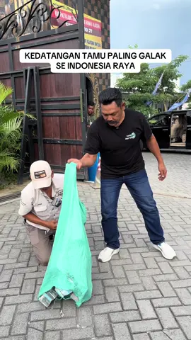 IDOLANE SOPO IKI CAHH 😅😅#kerajaanmobilprabumotor #prabumotorhariini 