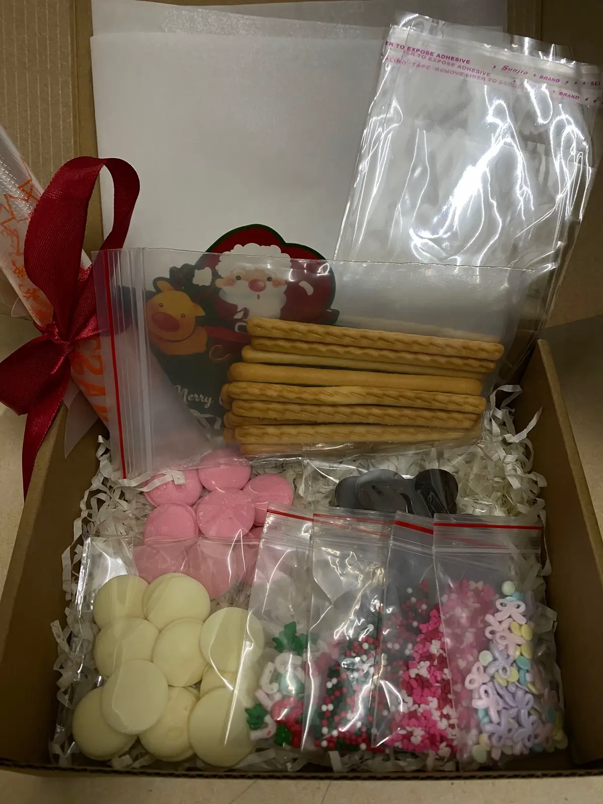 - Làm bánh không cần lò nướng  - Tự trang trí sáng tạo bánh theo sở thích  - Đã đầy đủ dụng cụ, nguyên liệu chỉ cần bắt tay vào làm🥰 #handmade #setbanh #giangsinh #fyp #xuhuong 