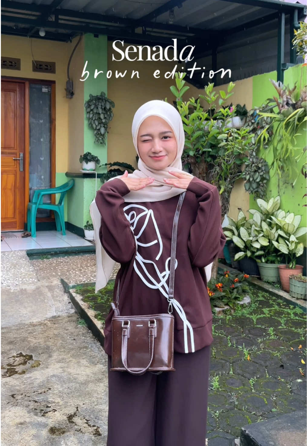 outfit musim hujan😬 sweater dari @Dippew 