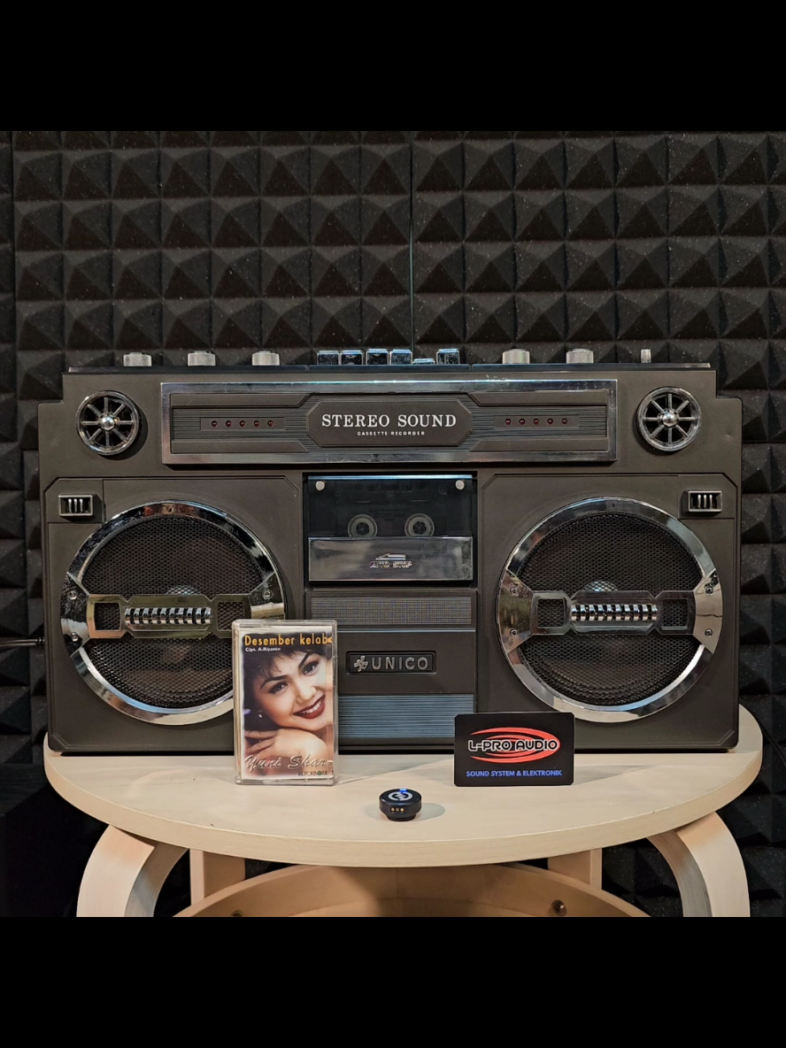Di Jual Boombox UNICO Sattellite SC-525 kondisi baru stok lama (NOS) - Dus masih ada - Produk tahun 1980an - Suaranya bening mantab penuh memori - Rp. Silahkan Dm #vintageaudio #musik  #radio   #kaset  #kenangan 