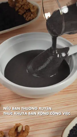 Bột ngũ hắc mè đen Thi Yên là sản phẩm ngũ hắc dưỡng sinh tiện lợi, với tỷ lệ mè đen và diêm mạch đen cao cùng các nguyên liệu chính ngạch chất lượng, được xử lý rang nghiền với phương pháp tối ưu hàm lượng dinh dưỡng, giữ nguyên hương vị nguyên bản   #botnguhacmeden #thiyen 