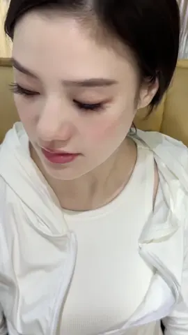 Dạo này trời hay mưa. Chị em mình sắm bộ mi “mái hiên” che mưa che gió liền cho e đi ạ 🤪 ⏰ 10:00AM - 19:00PM (CÓ NHẬN TRỄ HƠN) ☎️ 0703559742(ĐẶT LỊCH TRƯỚC KHI ĐẾN) 📍108  Đặng Thị Nhường Bùi Hữu Nghĩa Cmt8   🧸 Chuyên nối các dáng mi hot trend - anime, katun, mi em bé, douyin,… 🧸 Tư vấn tận tình trước khi nối, chất liệu sợi mi đa dạng 🧸 Nhận design, cover theo ảnh khách yêu cầu  🧸 Bảo hành free 100% 3 ngày sau khi nối#cantho #miembe #cantho #miembe #midouyin 