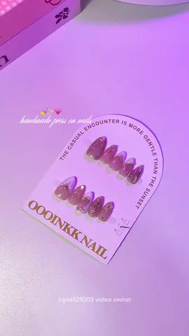 so prettyy!! 💅✨     #nails #fakenails #pressonnails #handmadepressonnails 