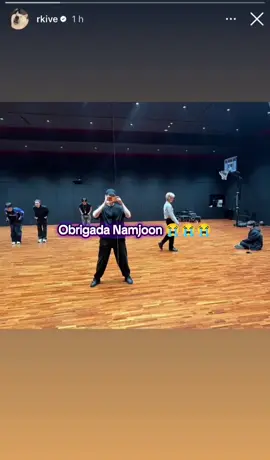 Ele está bem, só realmente não quer aparecer mas é muito bom vê ele 😭😭😭😭#rm #suga #jimin #jk #fyppppppppppppppppppppppp 