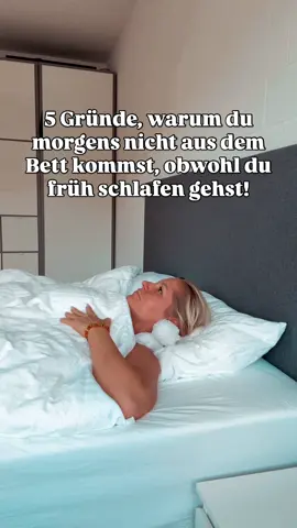 Du wachst auf und fühlst dich wie überfahren. Obwohl du früh schlafen gegangen bist. Du hast 7, 8, manchmal 9 Stunden geschlafen. 😣 Aber dein Körper fühlt sich an, als wäre kein Akku da. Nur Leere. Oder Unruhe. 🧠 Das liegt nicht an deinem Schlaf. Sondern daran, wie sicher sich dein Nervensystem nachts fühlt. Hier sind 5 mögliche Gründe, warum dein Körper morgens nicht in Gang kommt: 1️⃣ Dein Cortisol ist zu spät aktiv, weil du abends zu helles Licht nutzt oder spät isst 2️⃣ Dein Nervensystem war nachts im Alarmzustand z. B. durch unterschwelligen Stress 3️⃣ Du schläfst durch, aber nicht tief 4️⃣ Dein erster Gedanke ist schon To-do-Modus kein Wunder, dass dein System dichtmacht 5️⃣ Du gibst dir keine echte Zeit zum Aufwachen sondern greifst sofort zum Handy ✨ Was dir helfen kann 💖Erste 30 Minuten des Tages: kein Handy, kein Reiz 💖Direkt nach dem Aufstehen: Licht, Wasser, tiefer Atem 💖Keine schweren Gespräche oder Entscheidungen vor 9 Uhr 💖Warm frühstücken, bewusst sitzen – nicht losrennen 💖Mini-Atemritual: 4 Sekunden ein, 8 aus – mit der Hand auf dem Herzen Dein Nervensystem braucht kein Drama es braucht Rituale, die Sicherheit geben. 👉🏼 Kommentiere „Flow“, wenn du meine kostenfreie Anleitung zur Morgenregulation willst für mehr Energie, mehr Klarheit und einen Tag, der wirklich dir gehört.
