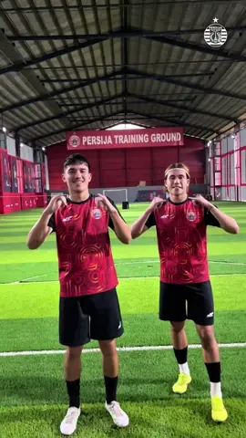 Theo & Oliver join the trend 🤙😆 #Persija #OlahragaTikTok 