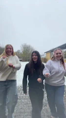 God kval😋❄️❄️ @Sara Dahl🌺 @Victoria Steiner🪭 #fyp #nfe #snevejr #nordfynsefterskole #godedansereligeher 