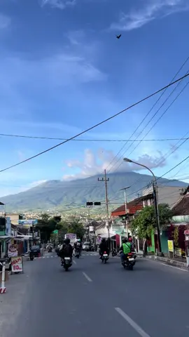 pov: kota batu waktu cerah cerahnya 🍃⛰️  #kotabatu #pemandangan #gunung 