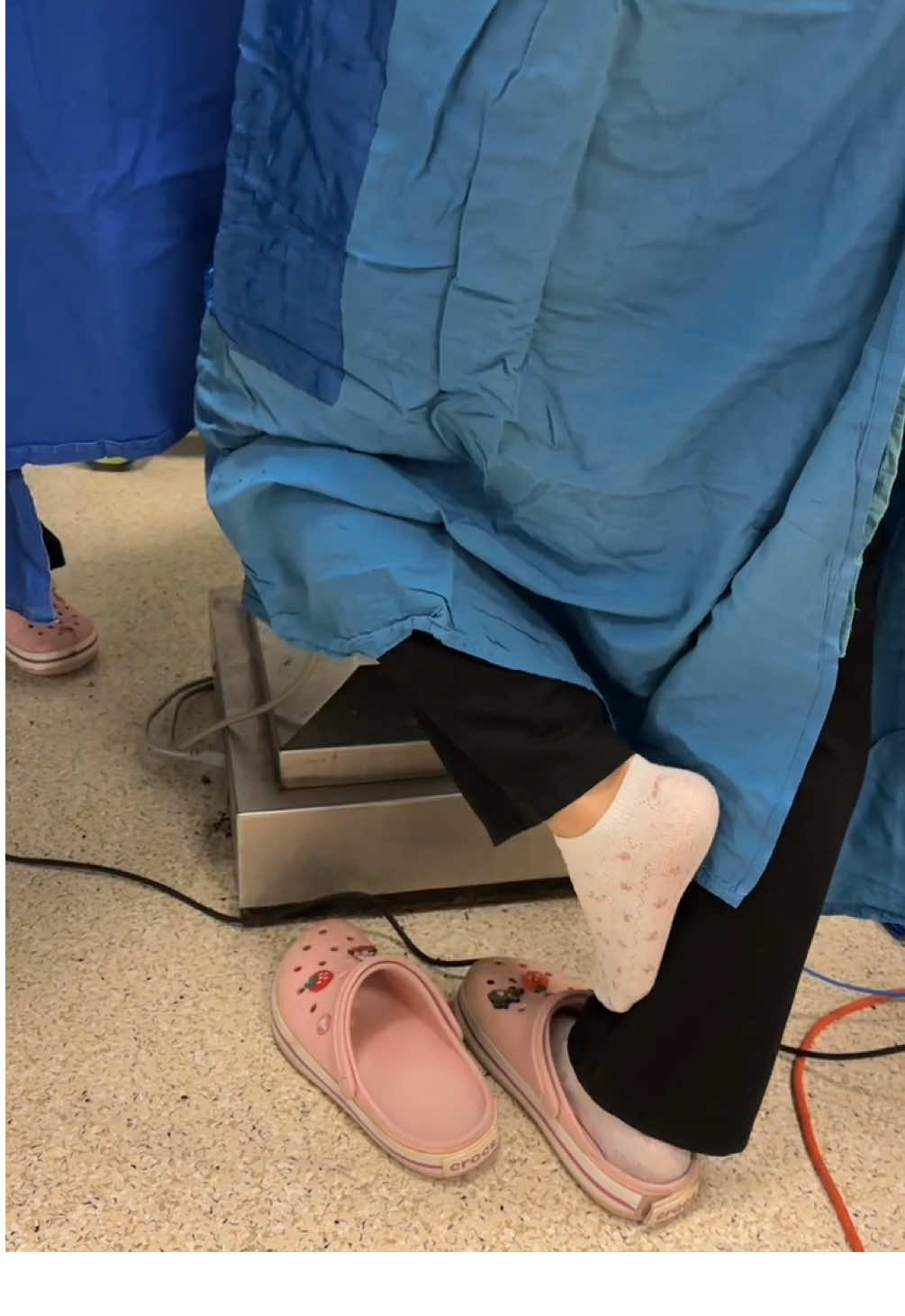 Güçlü olup ayaklarımızın üzerinde duralım derken flamingo duruşunu öğrenmişiz meğer@Dilannn @★ #keşfet #keşfetteyizzz #keşfetbeniöneçıkar #ameliyathane 