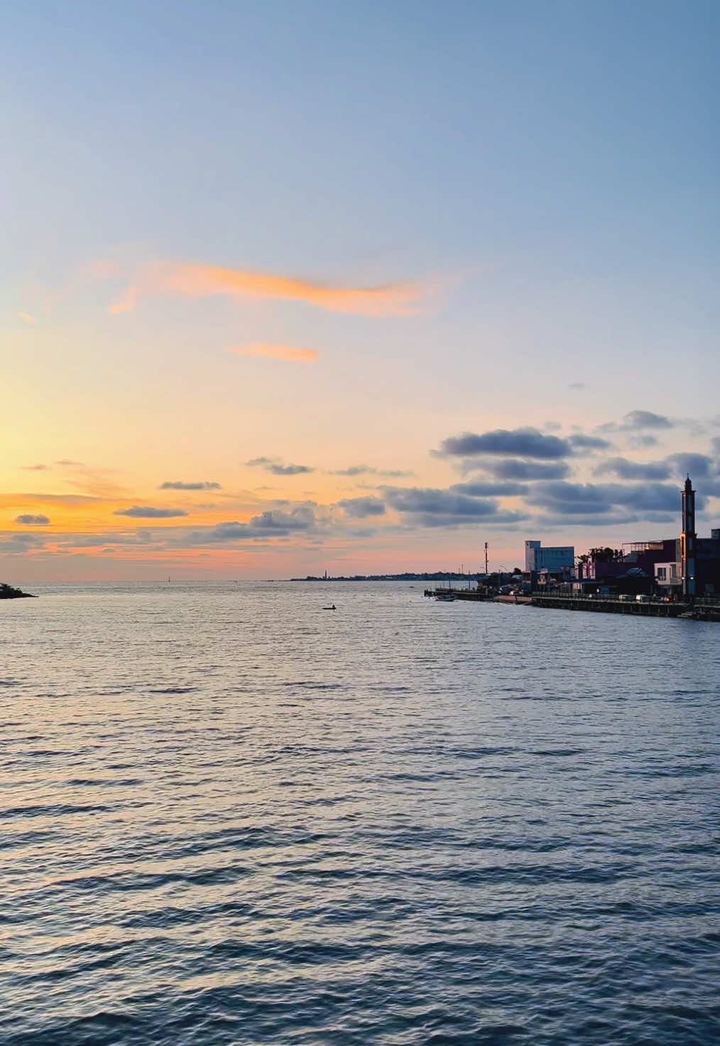 Kota ini tak sama tanpamu🌅 #fyppppppppppppppppppppppp #senja #kotacintahabibiainun #parepare #tonrangengriverside 