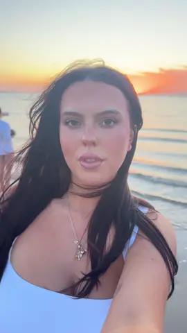 Like?                                                #tatemcrae #Inverted #fyp #beachshoot #beachvibes 