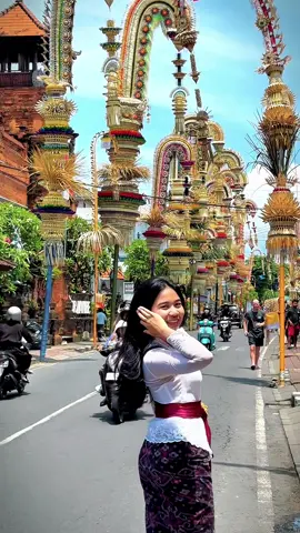 When the Magnificent Penjor Festival meet Authentic indonesian Beauty . Have you visit the Kerobokan Penjor Festival  The symbol of Prosperity and Gratitude to God ? Muse : @banana_pin_ 