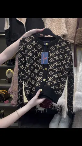 Áo Len nhũ #moingaymotoutfit #kimnganreview 