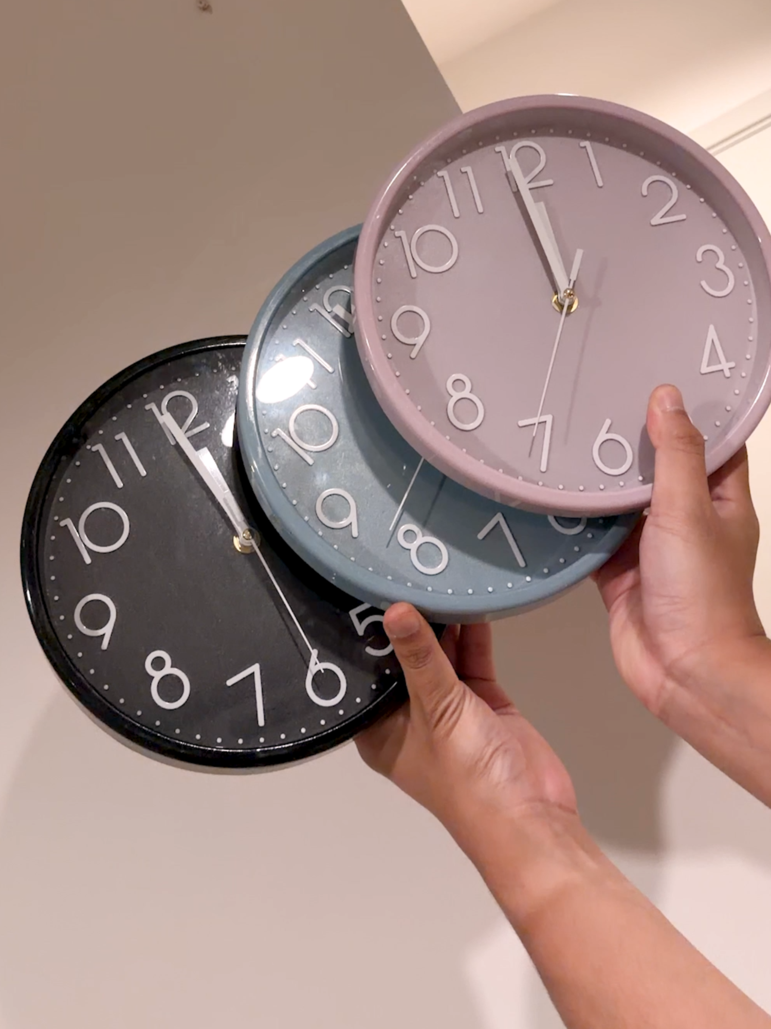 ผนังโล่งๆ จะไม่น่าเบื่ออีกต่อไป แค่แขวนนาฬิกาสวยๆ สักเรือน ได้ทั้งความสวยแบบโทนคาเฟ่ และยังช่วยให้ดูเวลาได้สะดวกอีกด้วย  ----------------------------------------------------------------- #MRDIYthailand #มิสเตอร์ดีไอวาย  #เจอดีที่MRDIY #ชอปได้ทุกวันครบเพื่อทุกคน #ราคาถูกคุ้มเสมอ #alwayslowprices #นาฬิกา