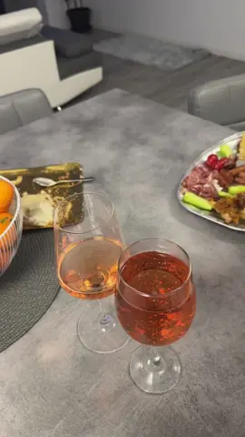 Na nu stiu voi da eu va spun sigur ca mi se lare egal! @A M A L I A ✨  #egal #equality #wine #birthday #celebration 