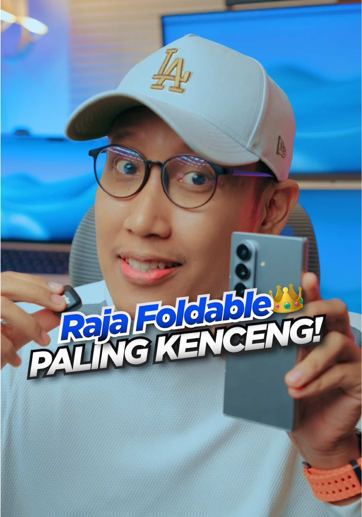 Tahta FOLDABLE TERKENCANG Masih Milik Samsung Galaxy Z Fold 7👑 4 bulan berlalu, Samsung Galaxy Z Fold 7 masih jadi yang TERKENCANG! 🚀.  Nggak cuma kenceng buat libas CarX Street, tapi makin GG karena ada Gemini AI! 🤖 ✨ Kenapa Z Fold 7 jadi Ultimate Gaming Machine? Strategist: Minta tips cari uang & level up via Gemini Live. Circle to Search: Kepo model mobil in-game? Lingkari aja tanpa close app. Multitasking Dewa: Cari lokasi hidden emblem sambil tetep nyetir. Performance: Main 1 jam tetep adem & stabil!  Main game tandem bareng Gemini AI, experience game makin asik! Selengkapnya: https://www.samsung.com/id/smartphones/galaxy-z-fold7/buy/?cid=id_ow_app_s-store_po_pre-order_none_video_none_none #GalaxyAI #GalaxyZFold7 #GalaxyWay @Samsung Indonesia 