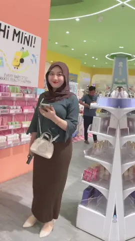 Hari libur bisa ga sih jarum jm nya pelan pelan aja muternya😅@Ay2🦋 